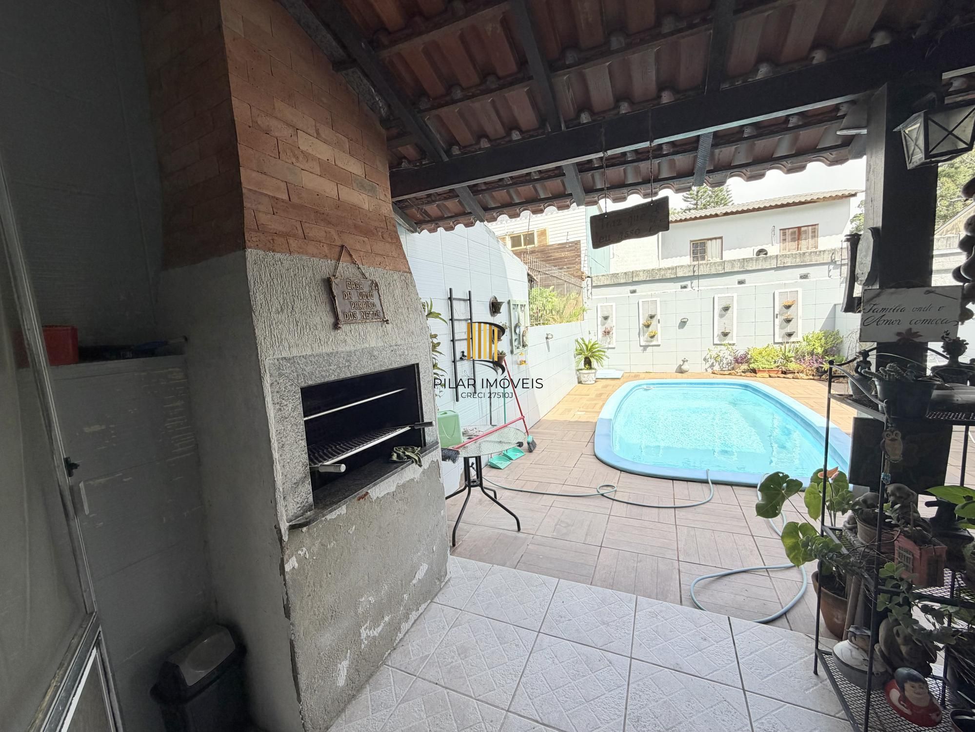 Casa 4 dormitórios no bairro Serraria