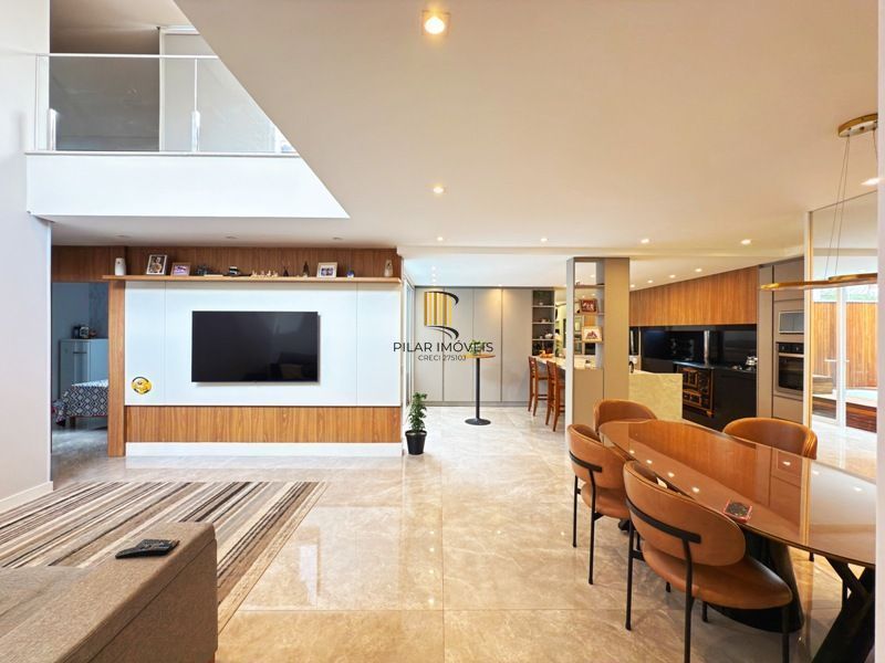 Casa contemporânea, 4 d, sendo 2 suítes, uma no térreo,206 m² , bairro tristeza