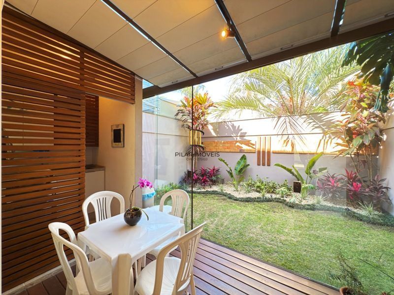 Linda Residência com 3 dormitórios e 1 suíte no Bairro Tristeza para venda.