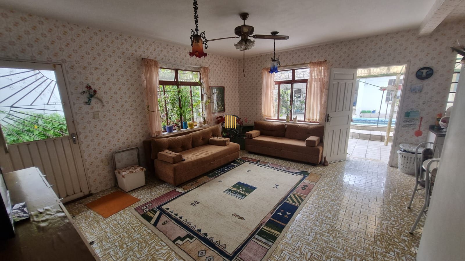 Linda residência com 3 dormitórios no Bairro Cavalhada.