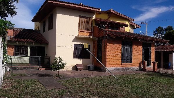 Casa em Porto Alegre, no bairro Aberta dos Morros, com 4 dormitório(s), e 4 banh