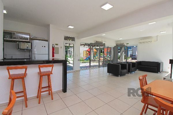 Casa em condomínio 4 D, sendo um dormitório no térreo , 168 m² , garagem coberta
