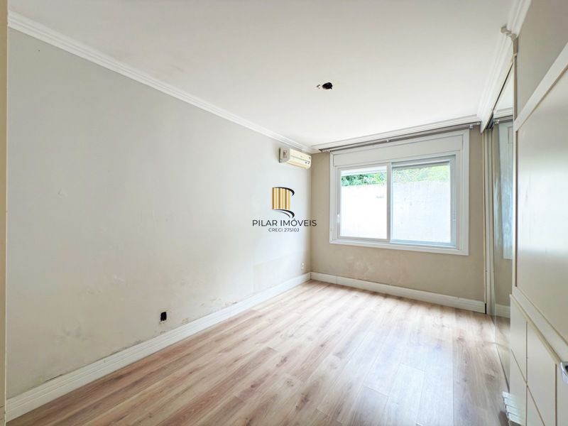 Linda Residência em Condomínio Fechado no Bairro Pedra Redonda.