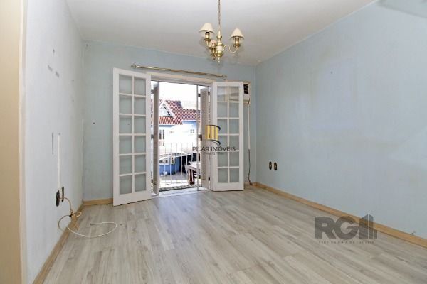 Casa Condominio em Porto Alegre, no bairro Guarujá, com 3 dormitório(s), e 3 ban