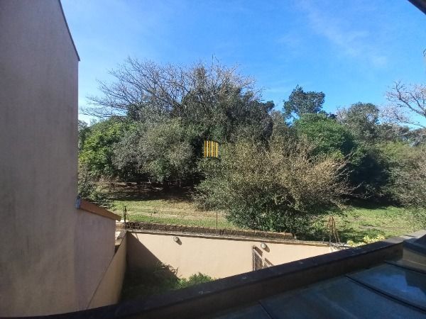 Casa em Porto Alegre, no bairro Ipanema, com 3 dormitório(s), e 3 banheiros, à v