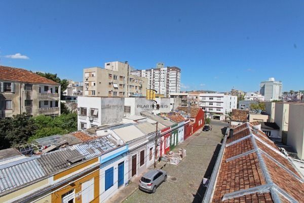 Casa para Venda - 154m², 2 dormitórios, sendo 1 suites, 2 vagas - Cidade Baixa