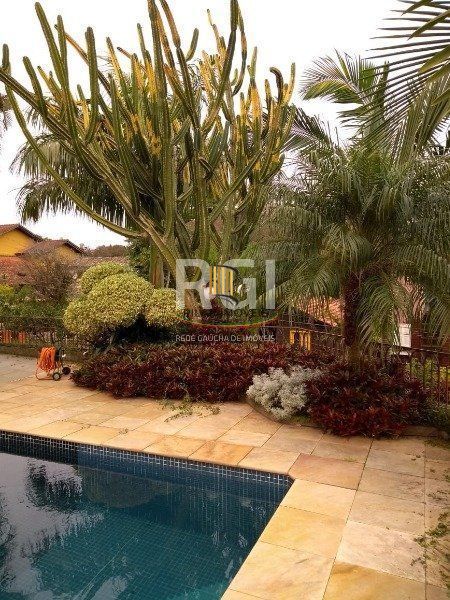 Casa para Venda - 741m², 5 dormitórios, sendo 3 suites, 9 vagas - Espirito Santo