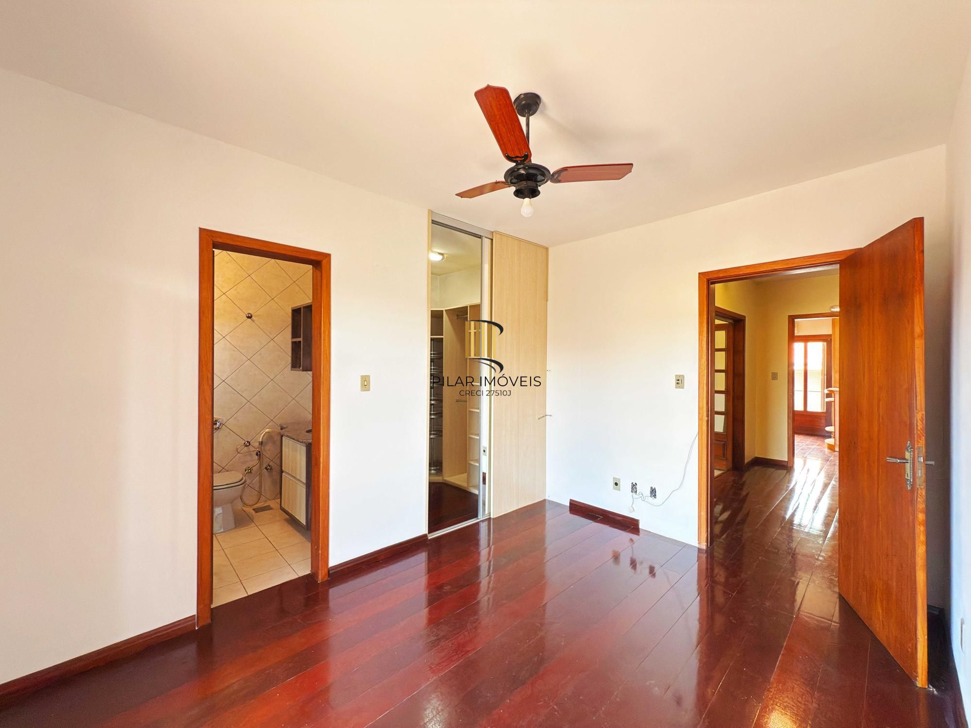 Casa 4 dormitórios no bairro Ipanema