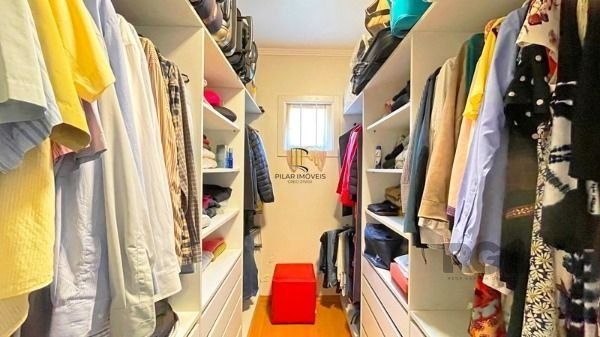 Casa em Porto Alegre, no bairro Ipanema, e 0 banheiros, à venda.