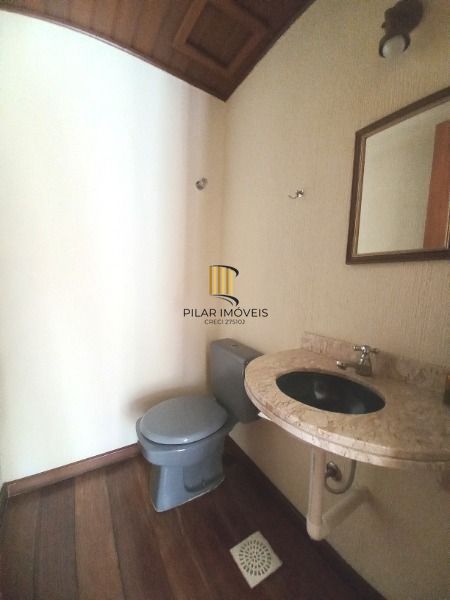 Casa em Porto Alegre, no bairro Ipanema, com 3 dormitório(s), e 3 banheiros, à v