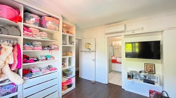 Casa em Porto Alegre, no bairro Aberta dos Morros, com 3 dormitório(s), e 3 banh