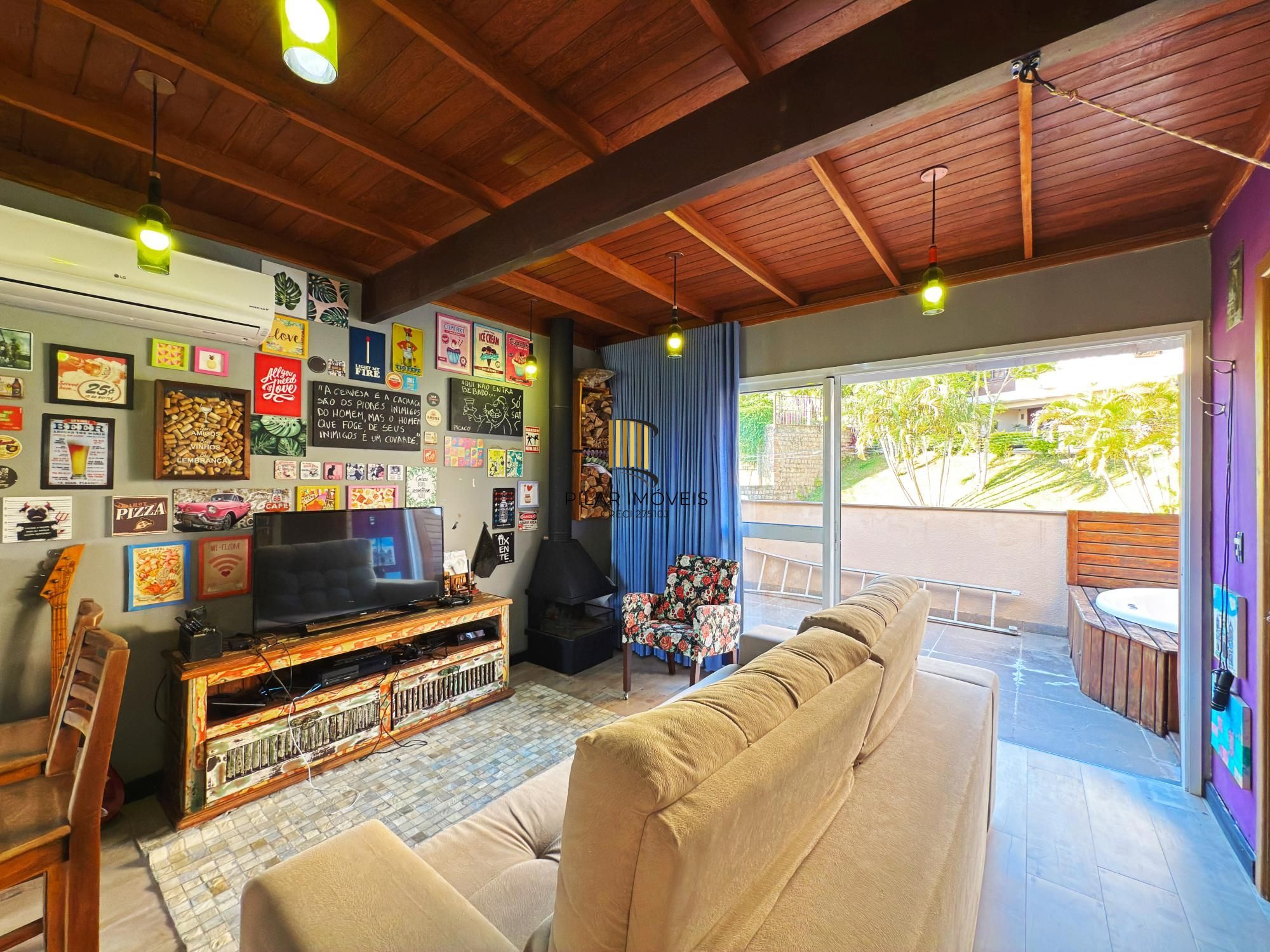 Casa de Condomínio 3 dormitórios no bairro Pedra Redonda