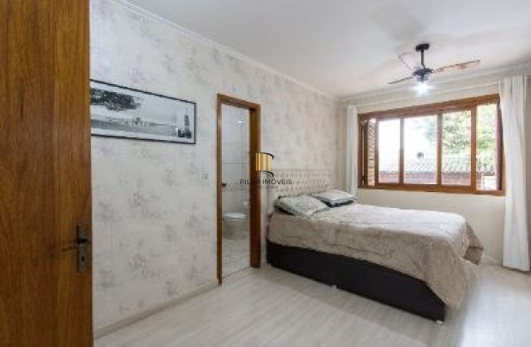 Casa em Porto Alegre, no bairro Ipanema, com 3 dormitório(s), e 3 banheiros, à v