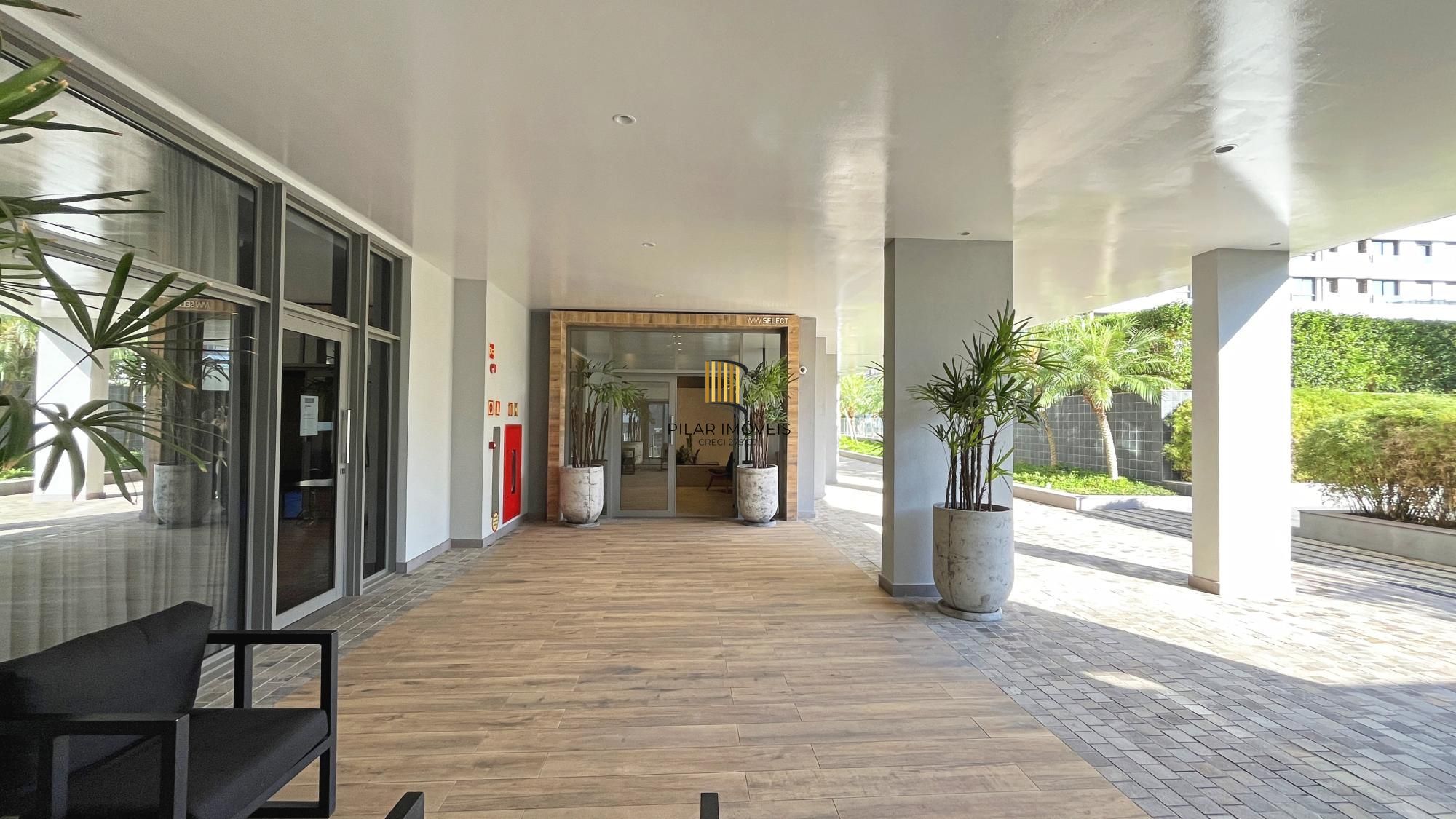 Apartamento NOVO, 100% mobiliado, com 149,84m² de área privativa, 3 suítes e 2 vagas de garagem.