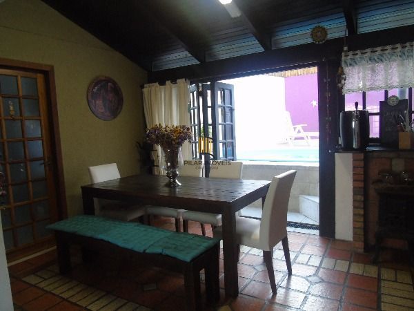 Casa para Venda - 306.3m², 3 dormitórios, sendo 1 suites, 2 vagas - Urubatã