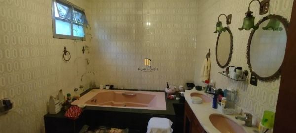 Casa em Porto Alegre, no bairro Jardim Isabel, com 5 dormitório(s), e 5 banheiro