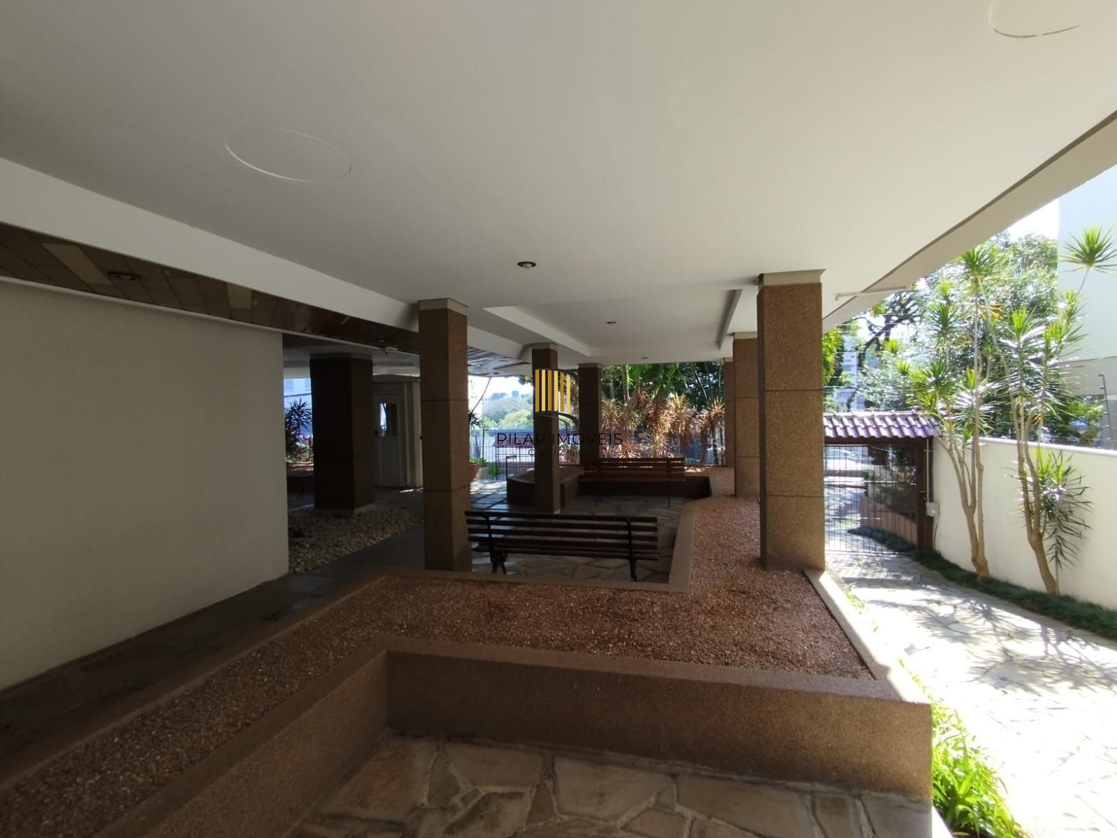 Linda cobertura no bairro Tristeza para venda.