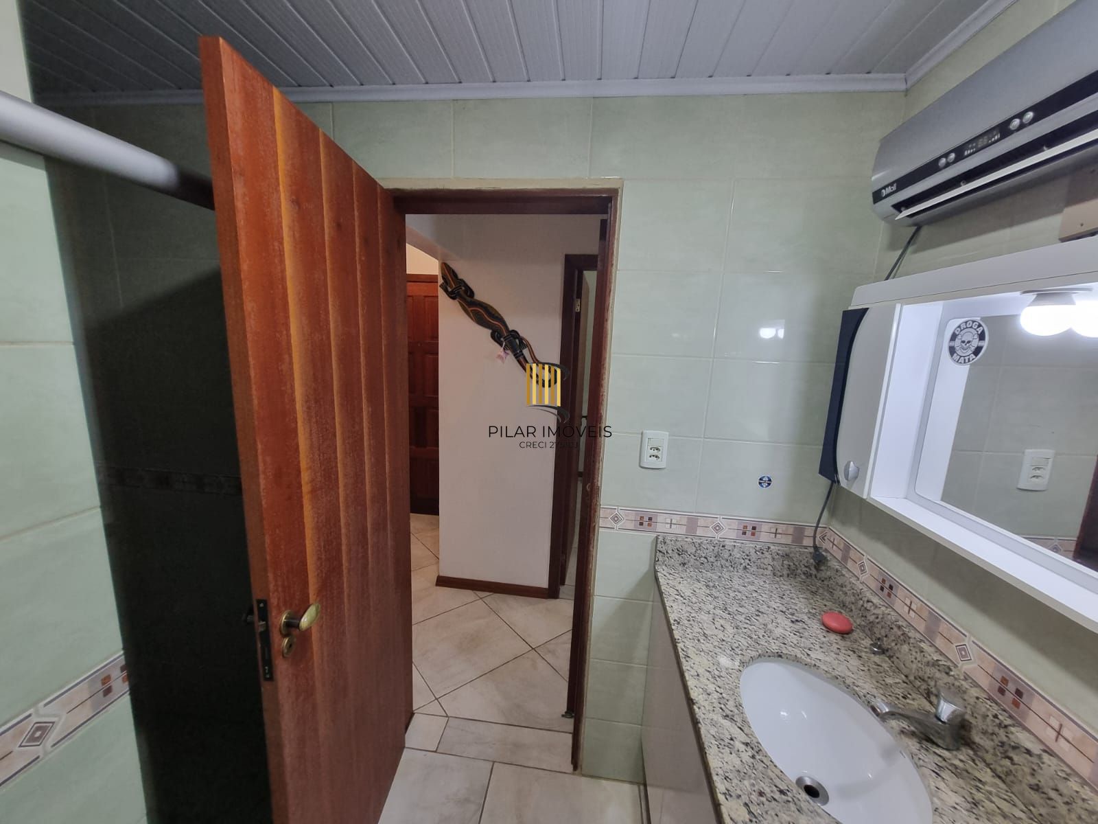 Apartamento em Porto Alegre, no bairro Tristeza, com 2 dormitório(s), e 2 banhei