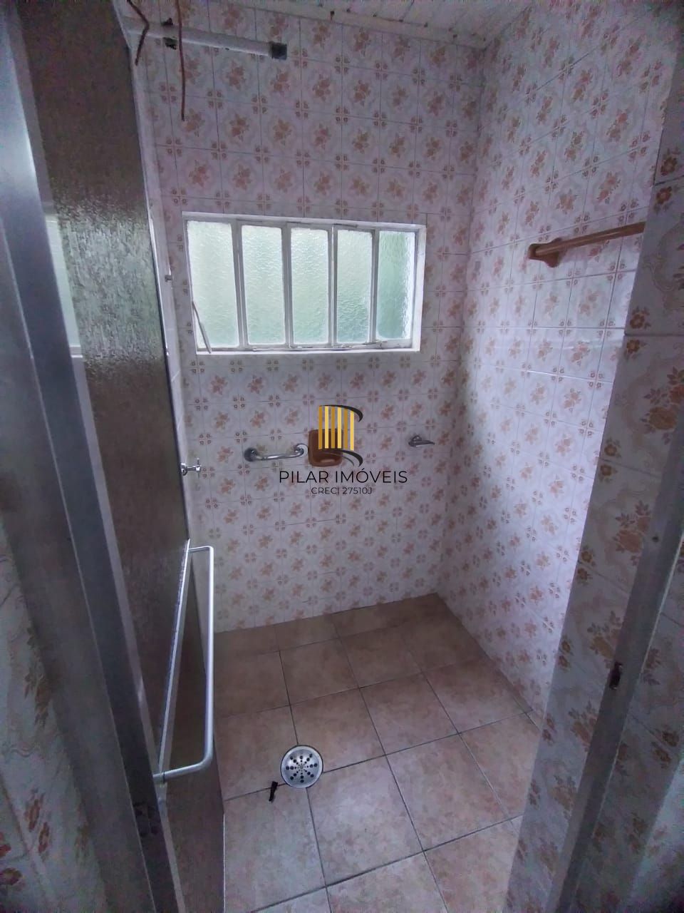 Casa em Porto Alegre, no bairro Nonoai, com 3 dormitório(s), e 3 banheiros, à ve