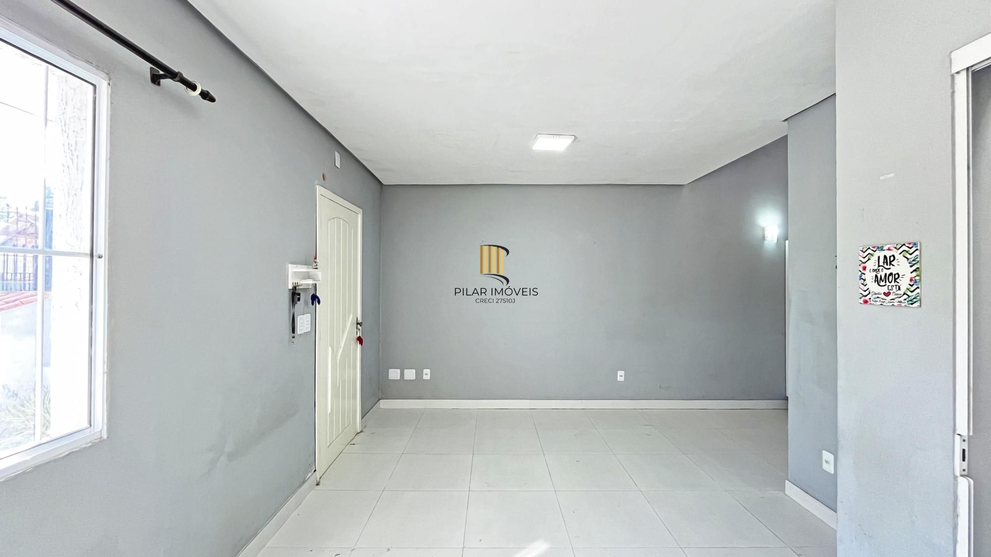 Casa para Venda - 70m², 2 dormitórios, 2 vagas - Hípica