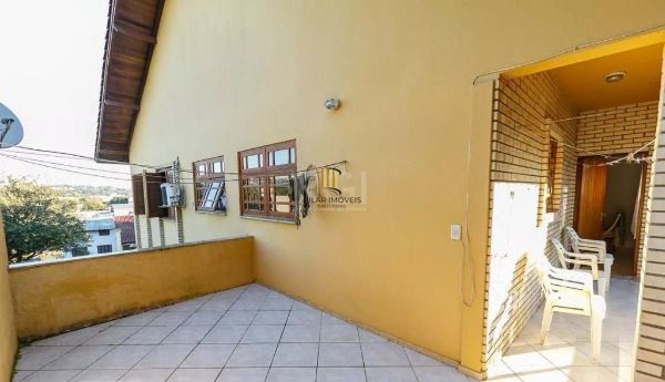 Casa em Porto Alegre, no bairro Cavalhada, com 5 dormitório(s), e 5 banheiros, à