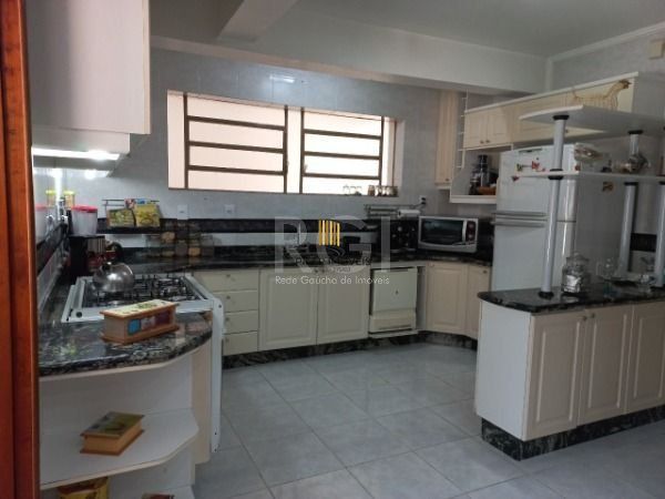 Casa para Venda - 200m², 4 dormitórios, sendo 1 suites, 4 vagas - Ipanema