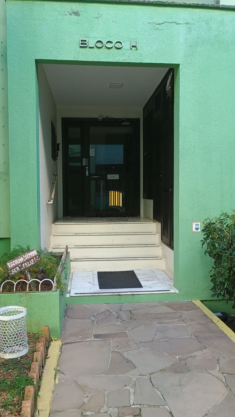 Apartamento 2 dormitórios no Bairro Jardim Carvalho.