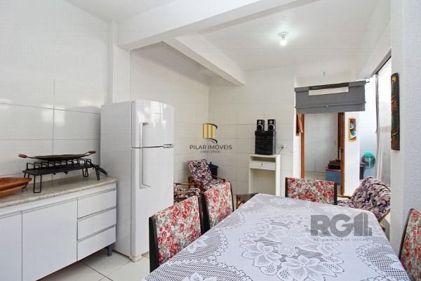 Sobrado em Porto Alegre, no bairro Vila Nova, com 3 dormitório(s), e 3 banheiros