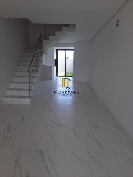 Sobrado em Porto Alegre, no bairro Aberta dos Morros, com 2 dormitório(s), e 2 b