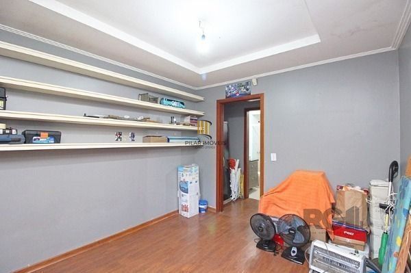 Casa em Porto Alegre, no bairro Hípica, com 2 dormitório(s), e 2 banheiros, à ve