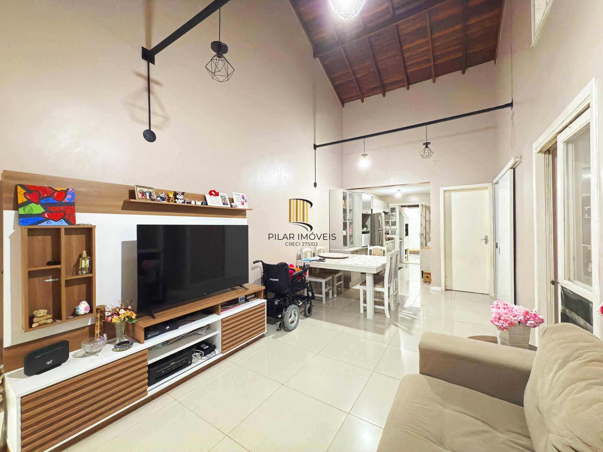 Casa 2 dormitórios no bairro Hípica