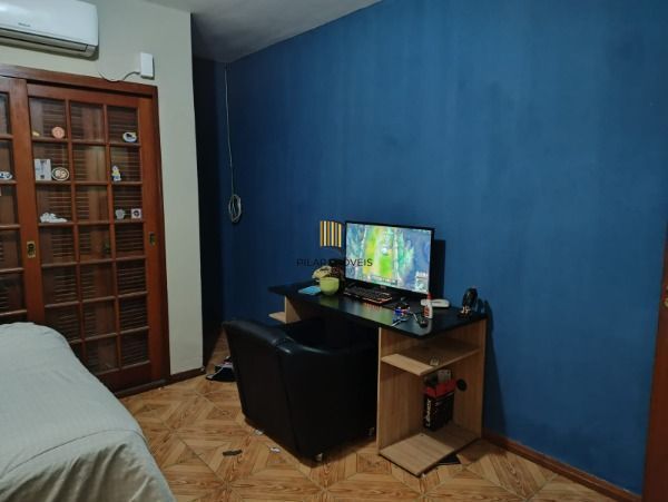 Casa em Porto Alegre, no bairro Vila Nova, com 4 dormitório(s), e 4 banheiros, à