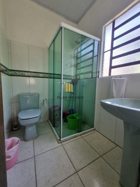 Casa em Porto Alegre, no bairro Vila Nova, com 1 dormitório(s), e 1 banheiros, à