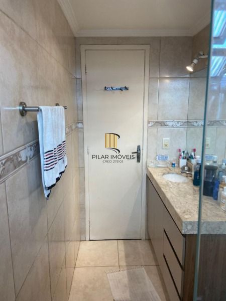 Apartamento em Porto Alegre, no bairro Cristal, com 3 dormitório(s), e 3 banheir