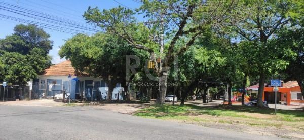 Terreno em Porto Alegre, no bairro Guarujá, à venda.