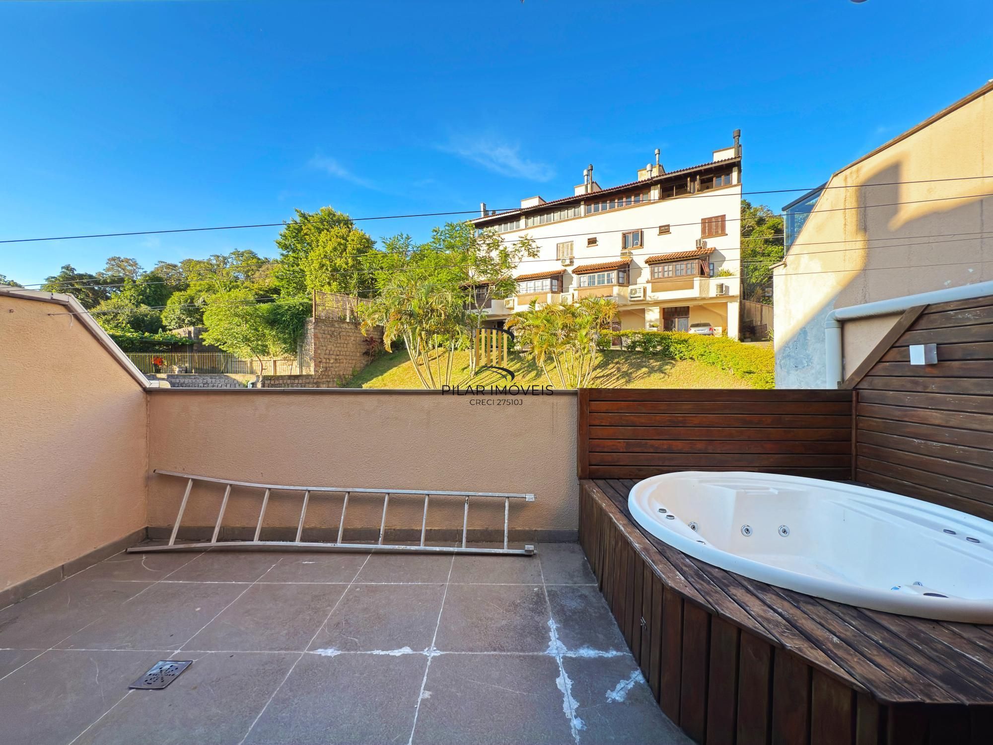 Casa de Condomínio 3 dormitórios no bairro Pedra Redonda