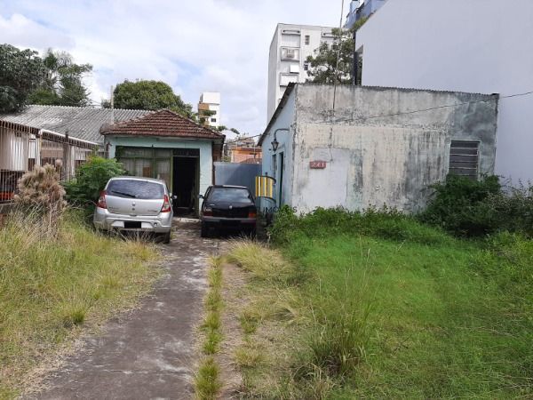 Terreno em Porto Alegre, no bairro São João, à venda.