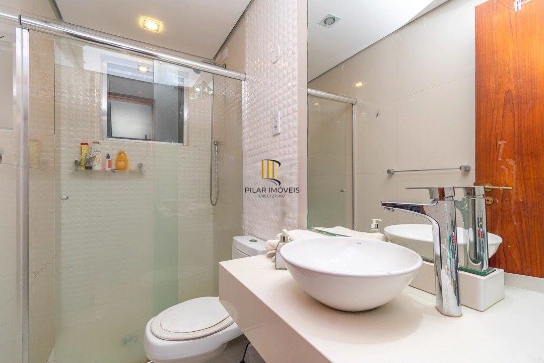 Cobertura ensolarada no coração de Petrópolis — 2 (ou 3) dormitórios + 1 vaga escriturada