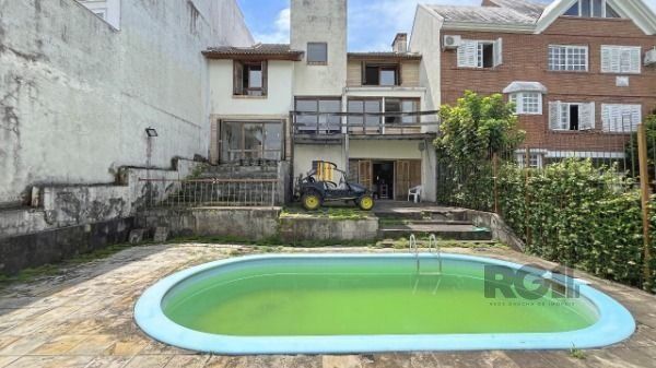 Casa em Porto Alegre, no bairro Ipanema, com 3 dormitório(s), à venda.