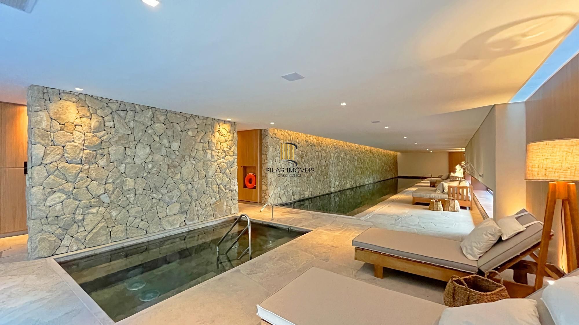 Belíssimo apartamento com projeto diferenciado e vista deslumbrante para o pôr do sol.