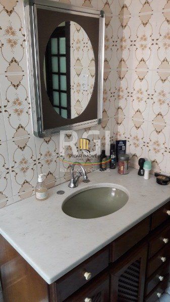 Casa para Venda - 190m², 3 dormitórios, sendo 1 suites, 2 vagas - Cavalhada