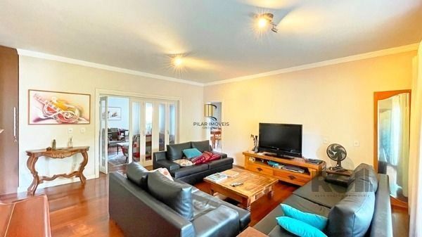 Casa em Porto Alegre, no bairro Ipanema, e 0 banheiros, à venda.