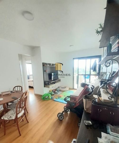 Apartamento em Porto Alegre, no bairro Glória, com 2 dormitório(s), e 2 banheiro
