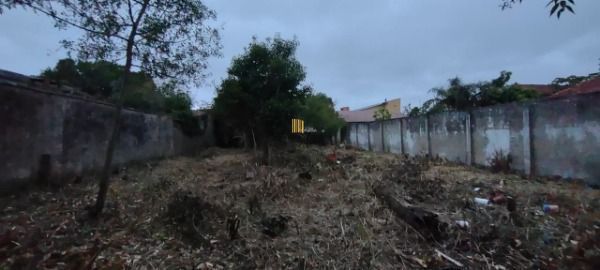 Terreno em Porto Alegre, no bairro Guarujá, à venda.