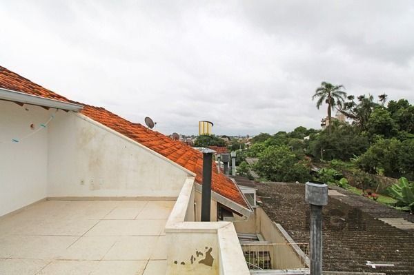 Casa Condomínio em Porto Alegre, no bairro Tristeza, com 3 dormitório(s), à vend