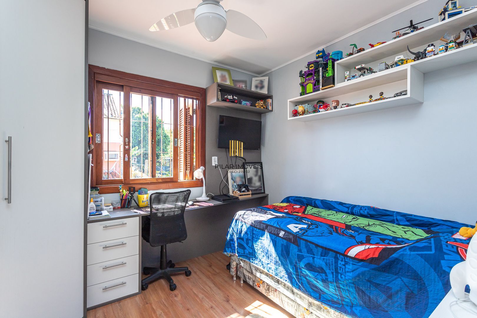 Casa em condomínio à venda com 97m², 2 dormitórios e 2 vagas, no bairro Tristeza em Porto Alegre.