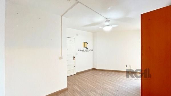 Apartamento em Porto Alegre, no bairro Cristal, com 2 dormitório(s), 1 vaga por 