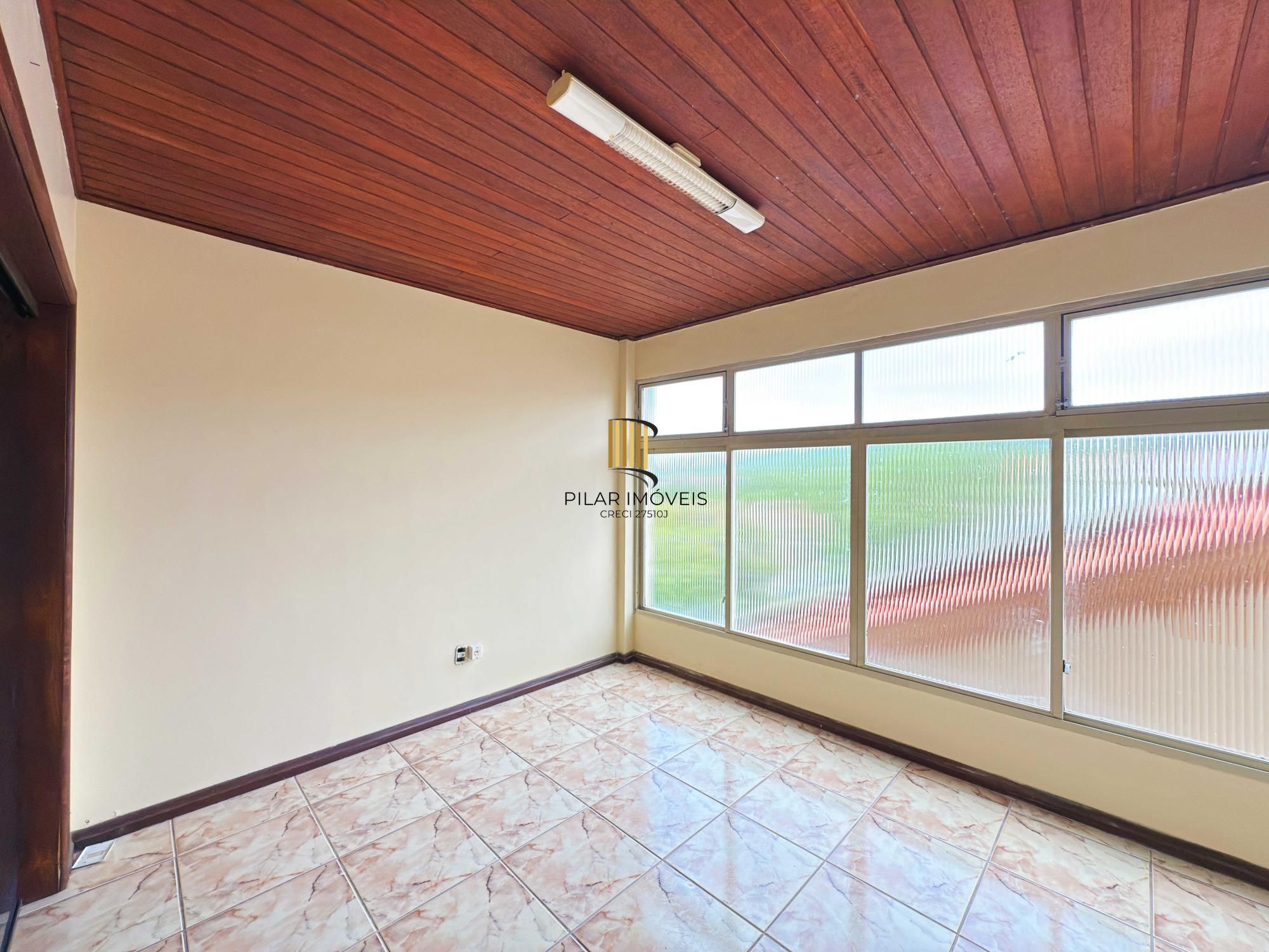 Casa 4 dormitórios no bairro Ipanema