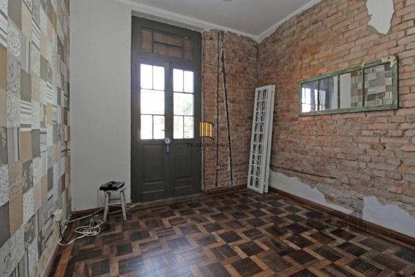 Casa em Porto Alegre, no bairro Floresta, com 3 dormitório(s), e 3 banheiros, à