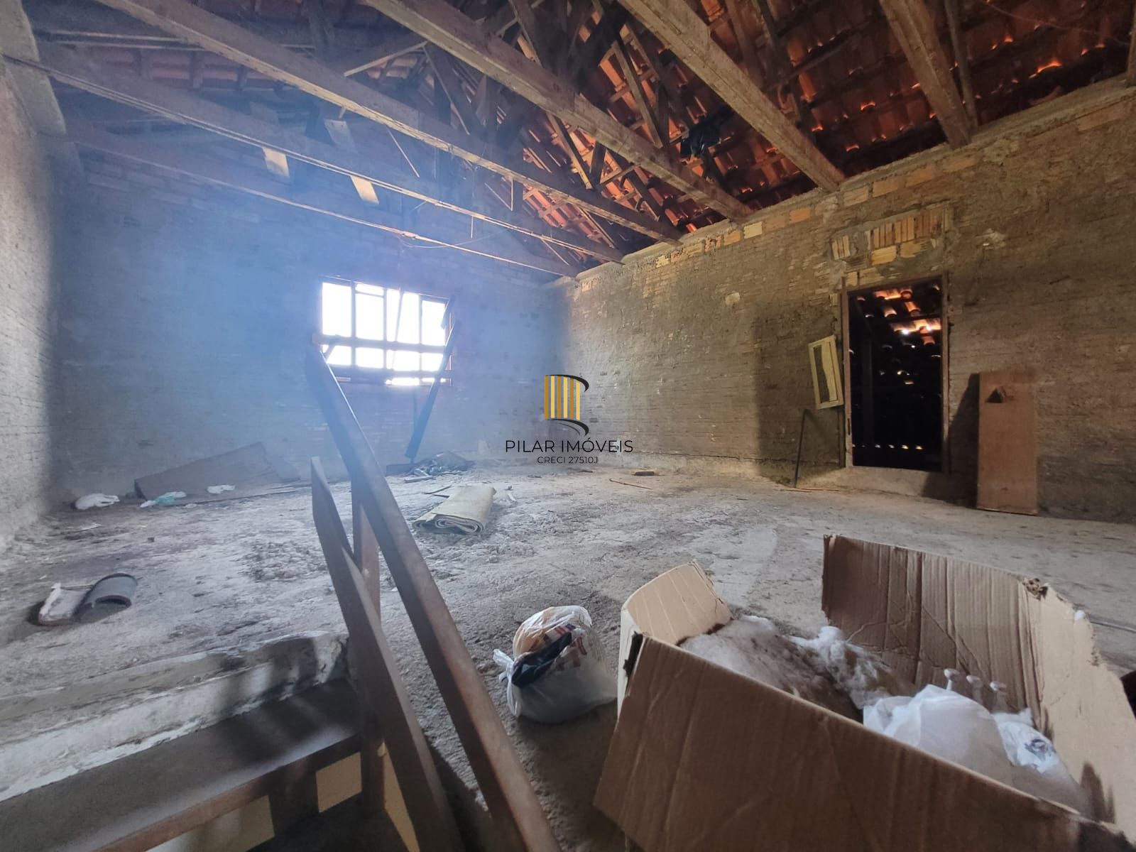 Ótimo terreno com casa na Ponta Grossa.